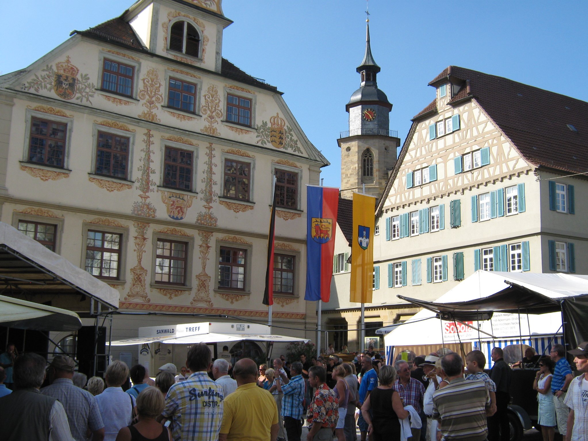 Blick auf den Marktplatz beim Straßenfest