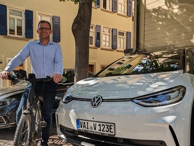E-Fahrzeug und Diensträder – Verwaltungschef geht persönlich beim Klimaschutz mit gutem Beispiel voran